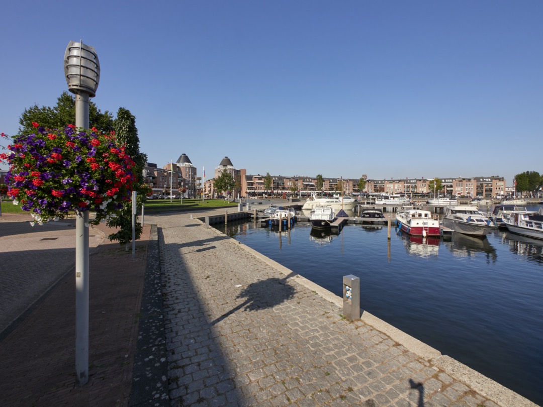 Havenkom Almere Haven met bootjes