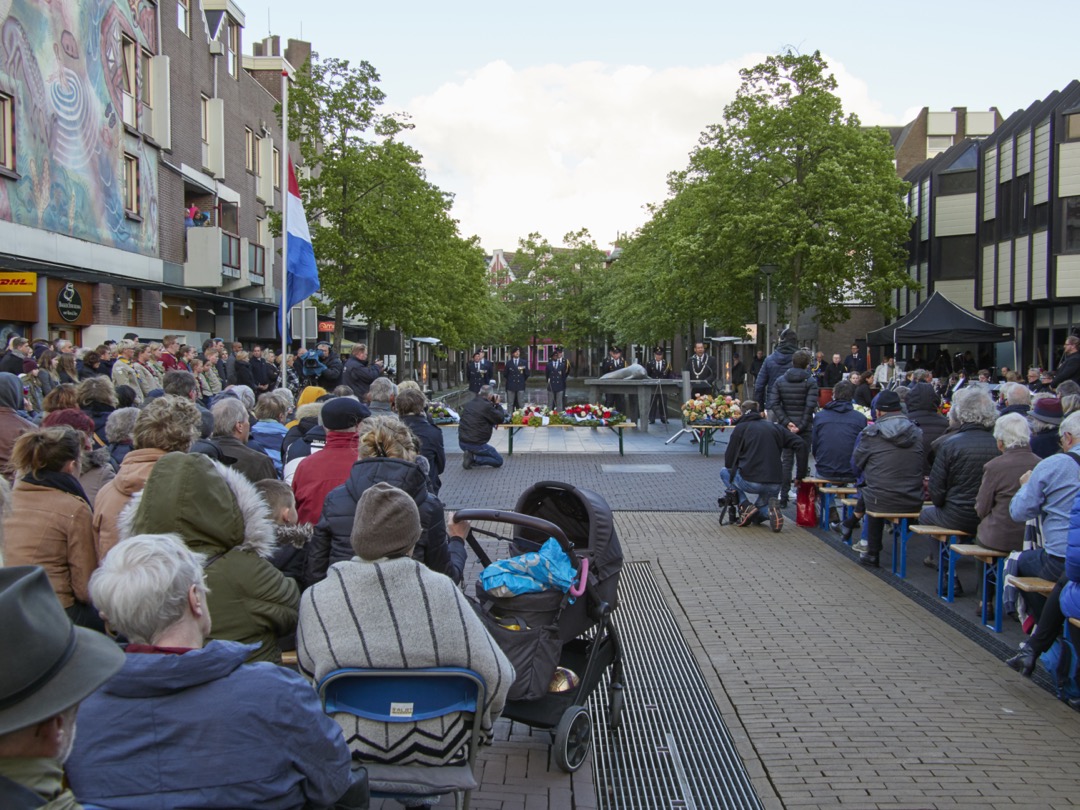 Foto van dodenherdenking op 4 mei in Almere Haven